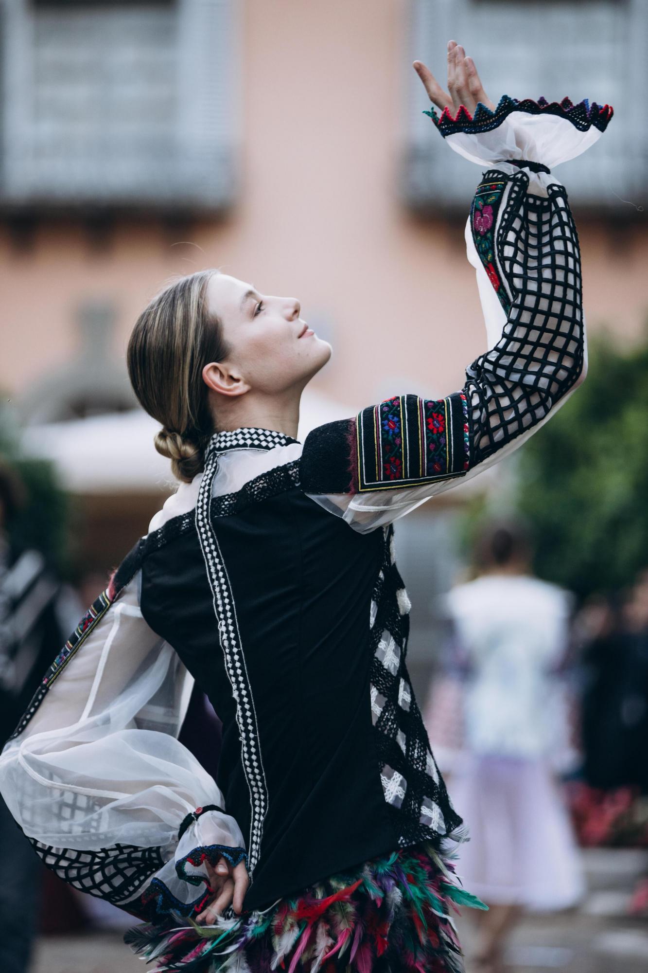 Українки у "вишиванках третього тисячоліття" вразили Європу: красиві фото